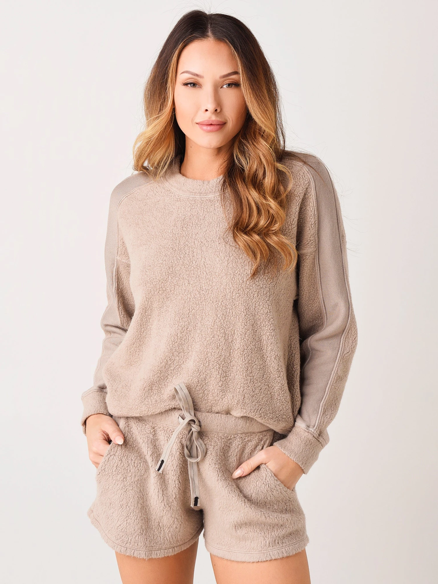 Stateside Women's Sherpa Panel Sleeve Sweatshirt 3 Stateside Women's Sherpa Panel Sleeve Sweatshirt