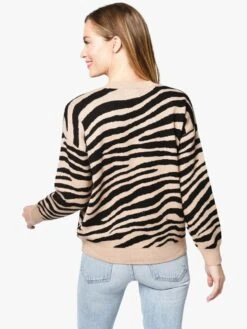 J.O.A. Zebra Print Sweater 8 J.O.A. Zebra Print Sweater -Saintbernard Shop BC9169 TANMULTIalt2