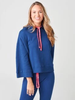 Warm Women's Minimal Boxy Hoodie -Saintbernard Shop F20 515xNAVYxPrimary 15957903 423af3e3 4083 475e 9508 f2170f0f6aa8