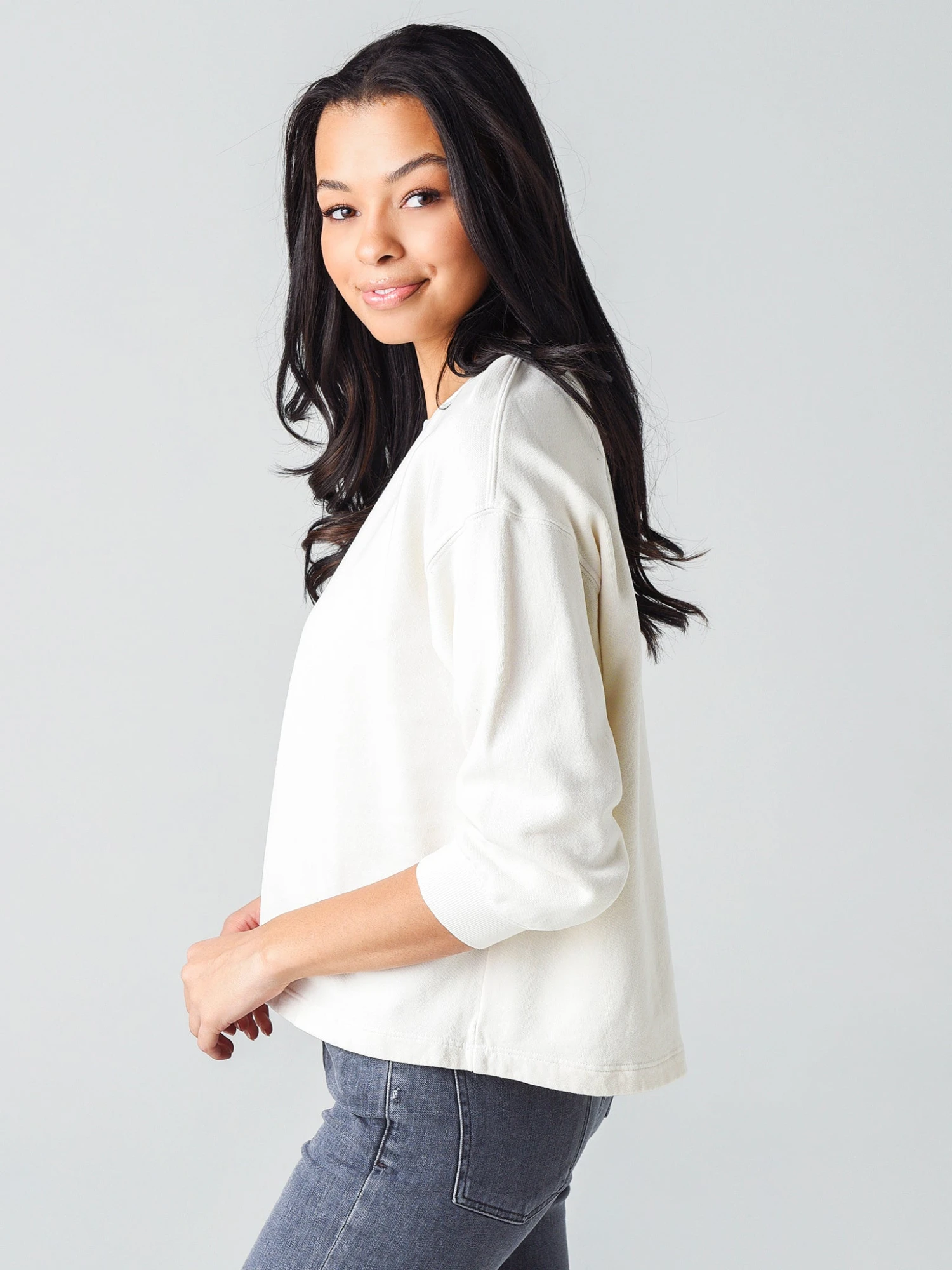 Velvet Women's Sarah Sweatshirt 4 Velvet Women's Sarah Sweatshirt - Image 2