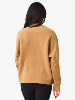 Vuori Women's Restore Oversized Crew Sweatshirt -Saintbernard Shop VW265xWHEATxAlt1 81092642