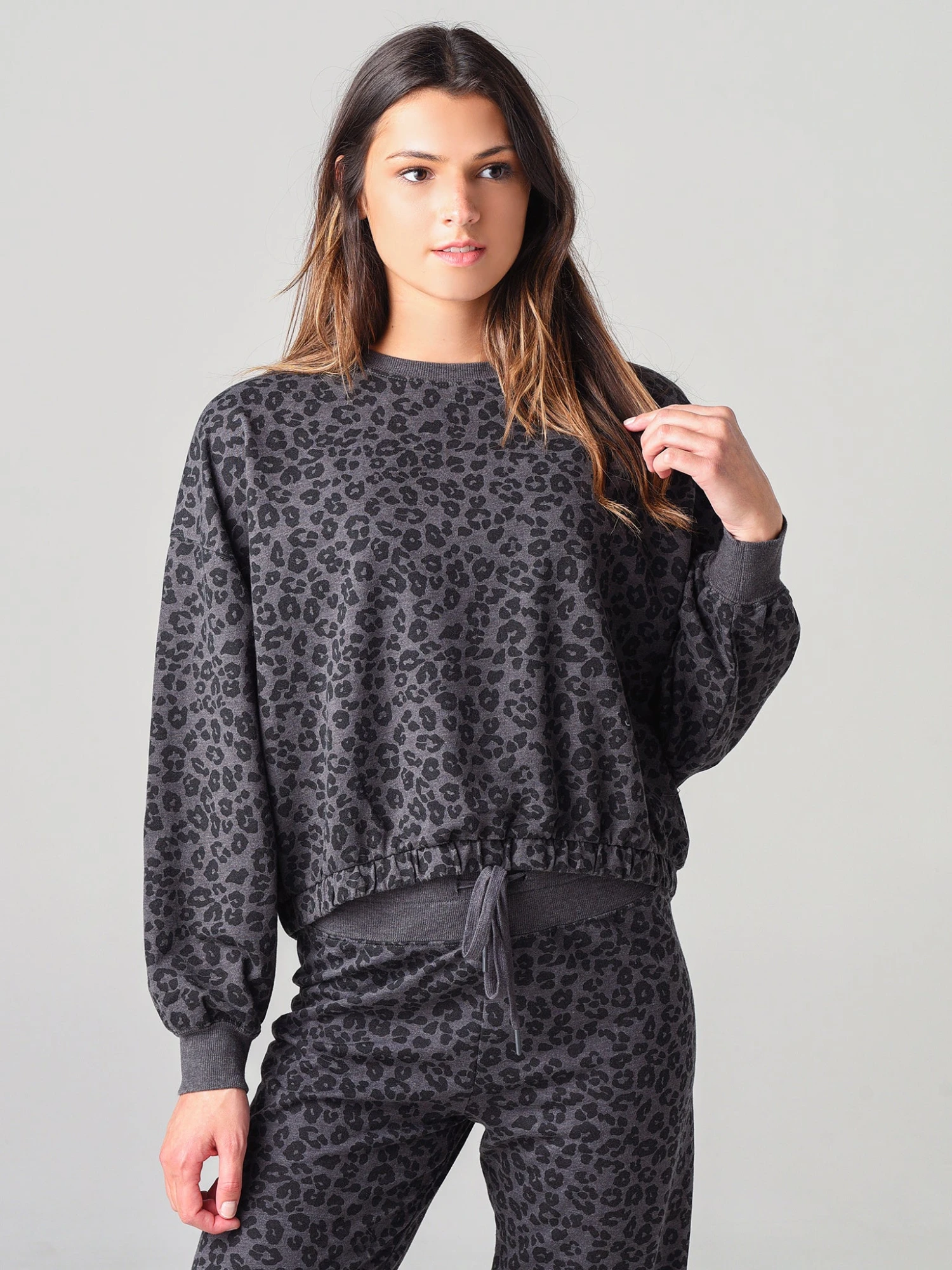 Z Supply Women's Mason Leopard Pullover Sweatshirt 7 Z Supply Women's Mason Leopard Pullover Sweatshirt - Image 5