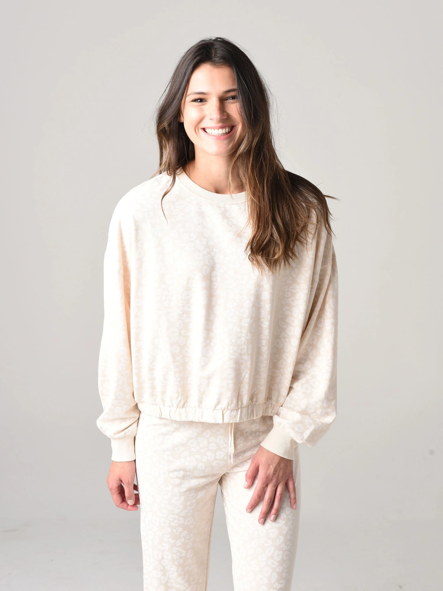 Z Supply Women's Mason Leopard Pullover Sweatshirt 4 Z Supply Women's Mason Leopard Pullover Sweatshirt - Image 2