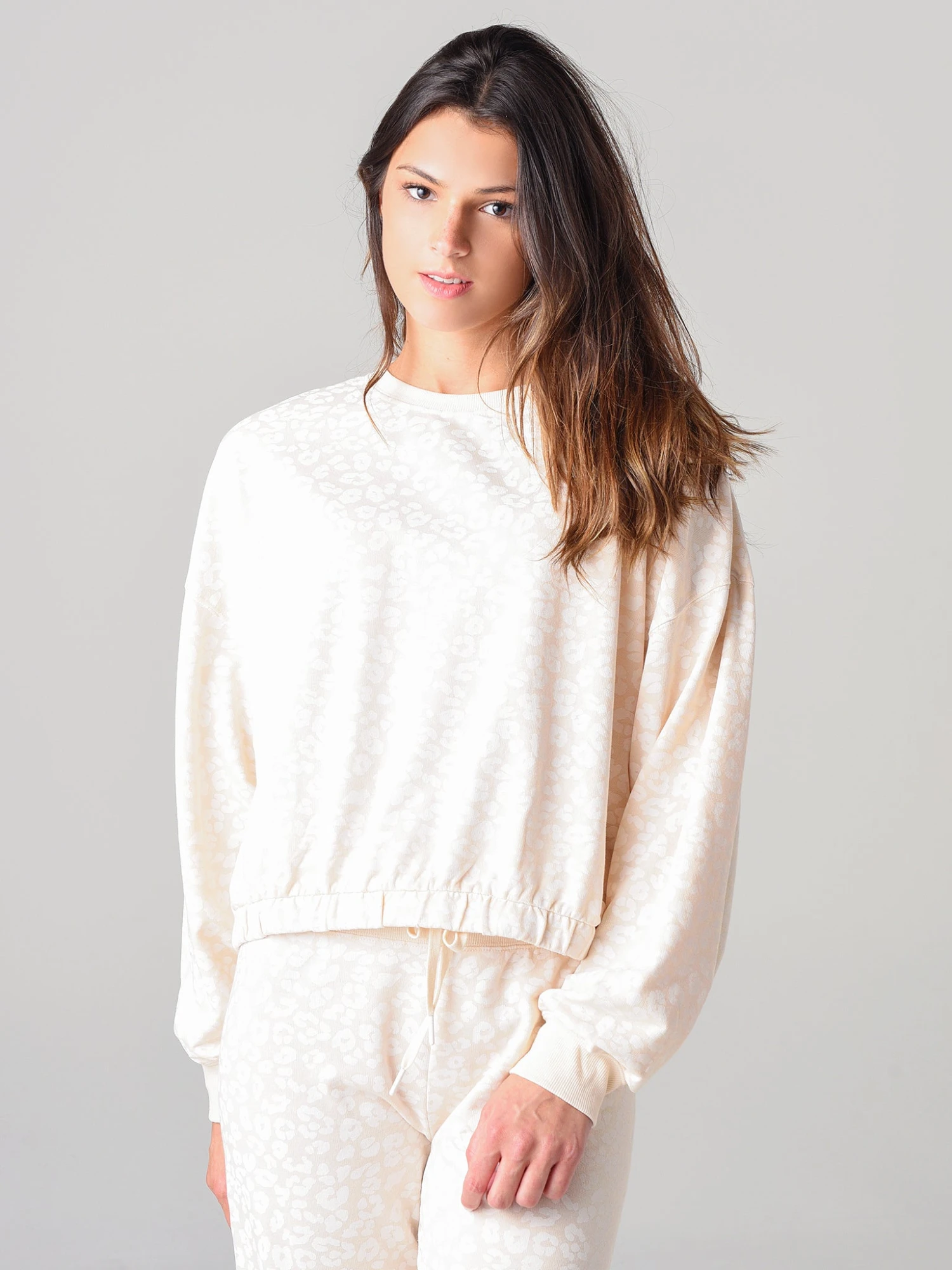 Z Supply Women's Mason Leopard Pullover Sweatshirt 3 Z Supply Women's Mason Leopard Pullover Sweatshirt