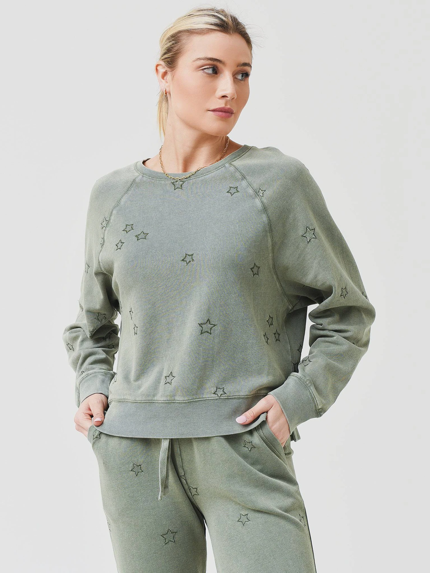 Z Supply Women's Bo Embroidered Star Sweatshirt 4 Z Supply Women's Bo Embroidered Star Sweatshirt - Image 2