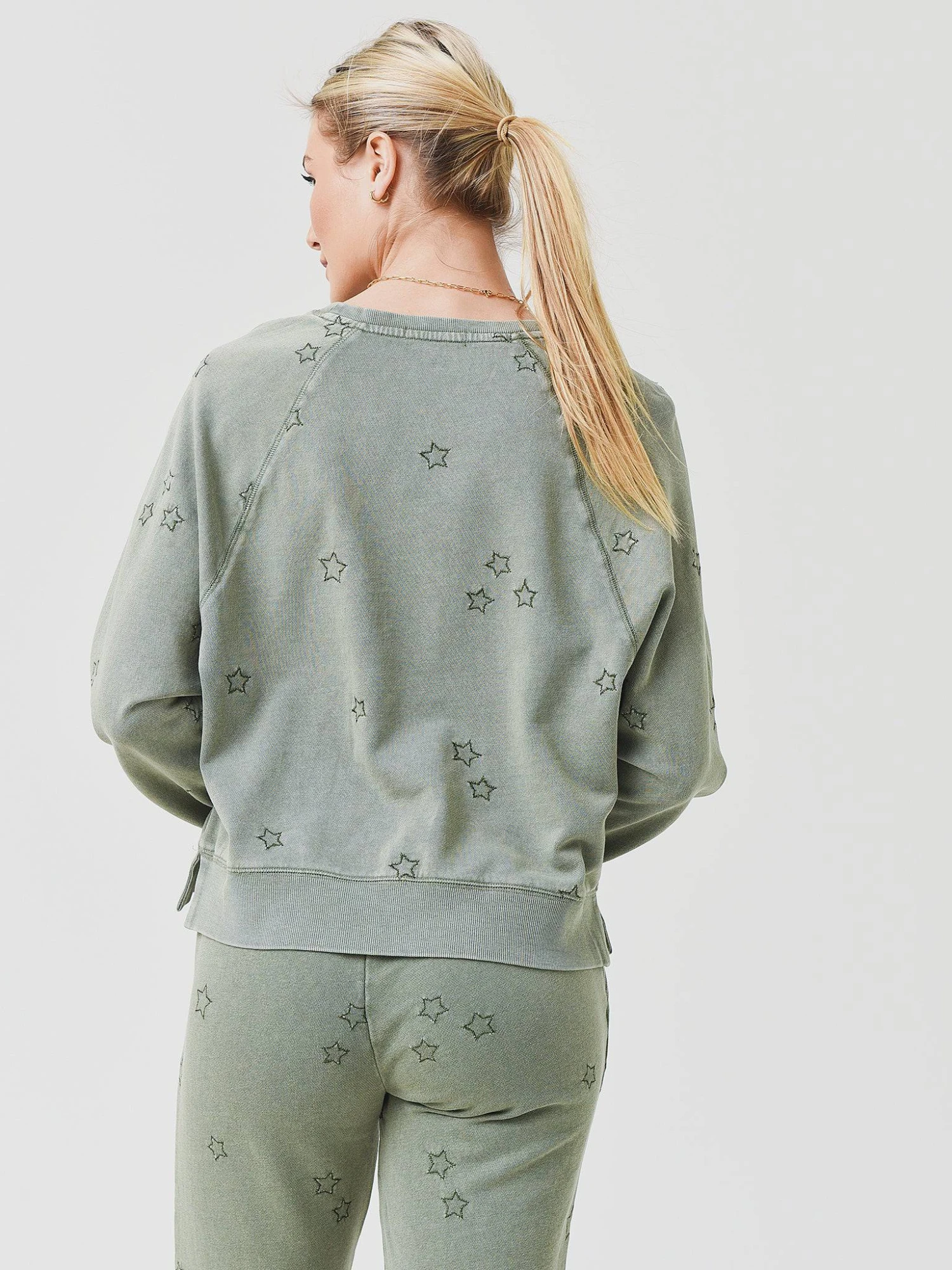 Z Supply Women's Bo Embroidered Star Sweatshirt 7 Z Supply Women's Bo Embroidered Star Sweatshirt - Image 5