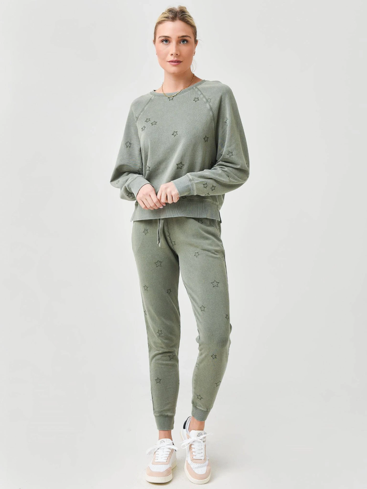 Z Supply Women's Bo Embroidered Star Sweatshirt 5 Z Supply Women's Bo Embroidered Star Sweatshirt - Image 3