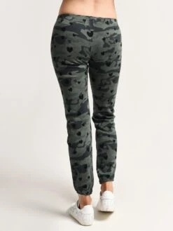 Monrow Elastic Waist Sweats With Hearts And Camo -Saintbernard Shop hb0128 50 cactusalt2